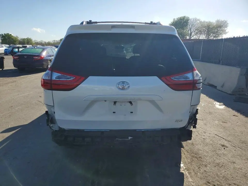2017 TOYOTA SIENNA XLE 8-PASSENGER  