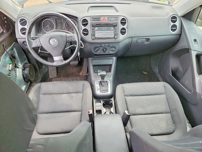 2010 VOLKSWAGEN TIGUAN SE  