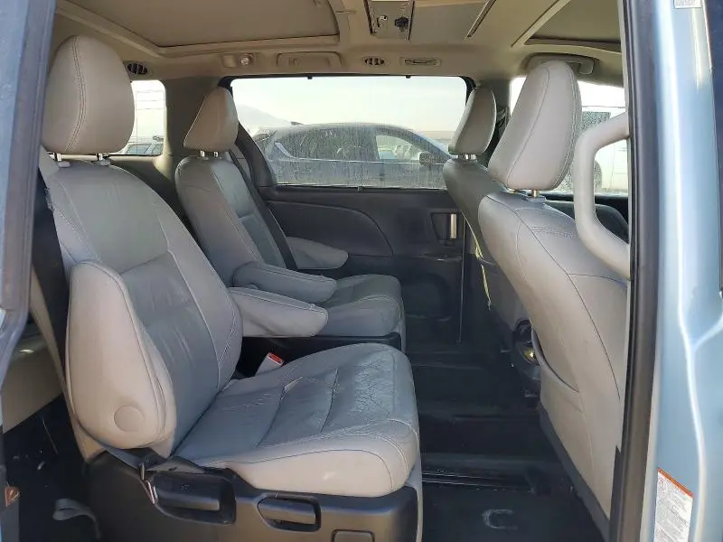 2015 TOYOTA SIENNA XLE  