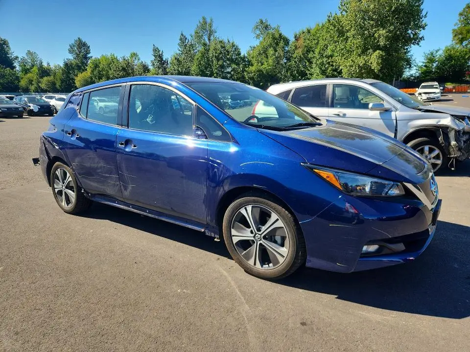2022 NISSAN LEAF SV  