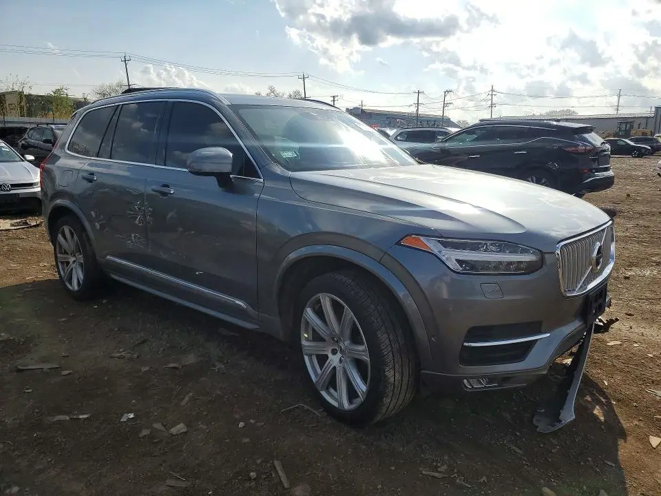 2018 VOLVO XC90 T6  