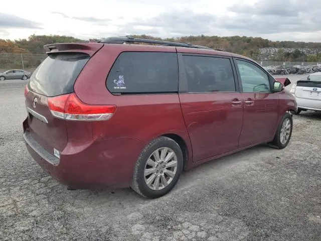 2014 TOYOTA SIENNA XLE  