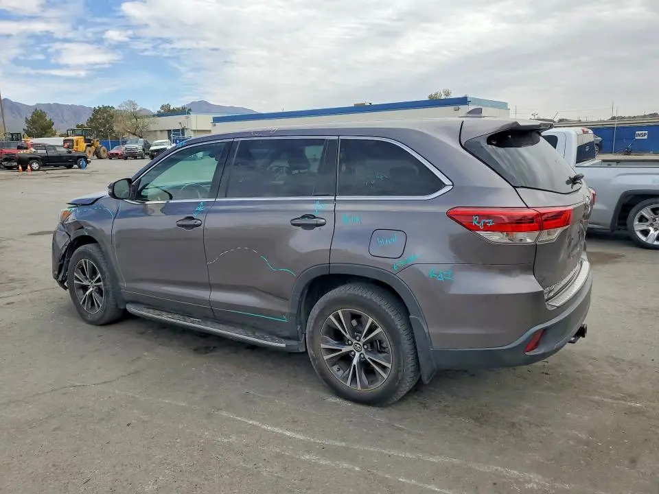 2018 TOYOTA HIGHLANDER LE PLUS  