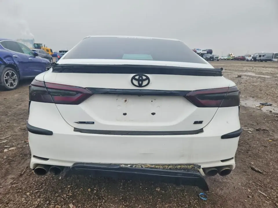 2018 TOYOTA CAMRY SE  