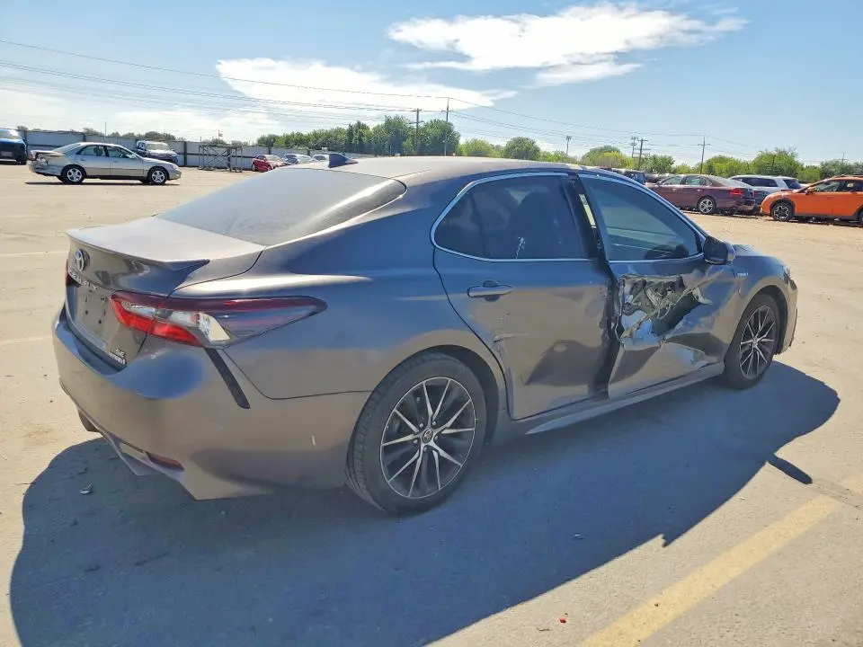 2021 TOYOTA CAMRY SE  