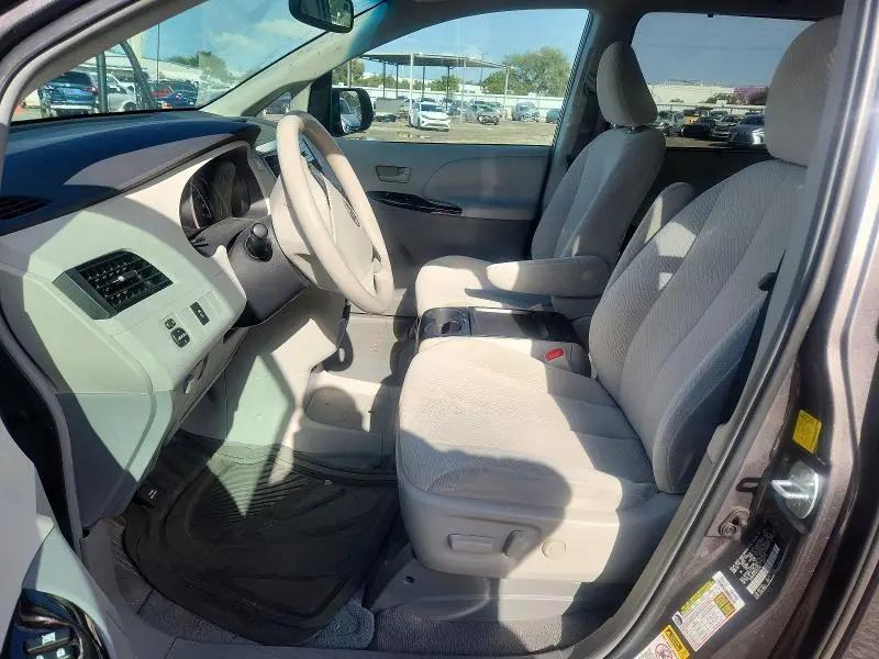 2011 TOYOTA SIENNA LE  
