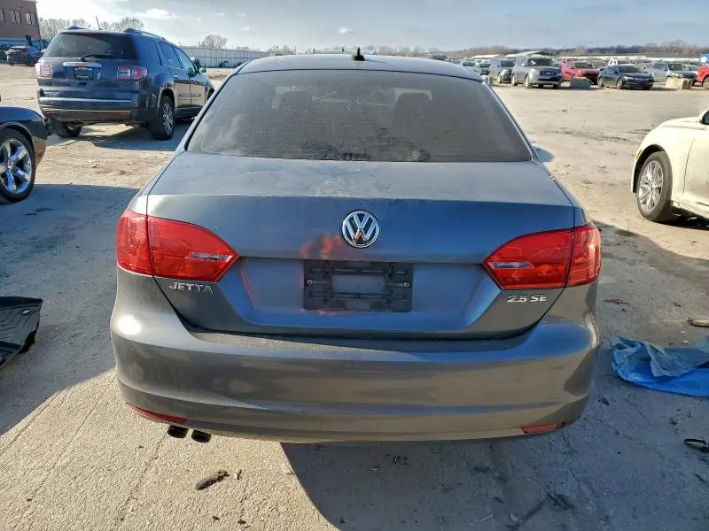 2011 VOLKSWAGEN JETTA SE  