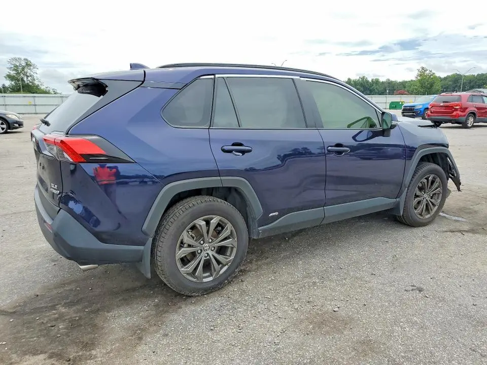 2024 TOYOTA RAV4 XLE PREMIUM  