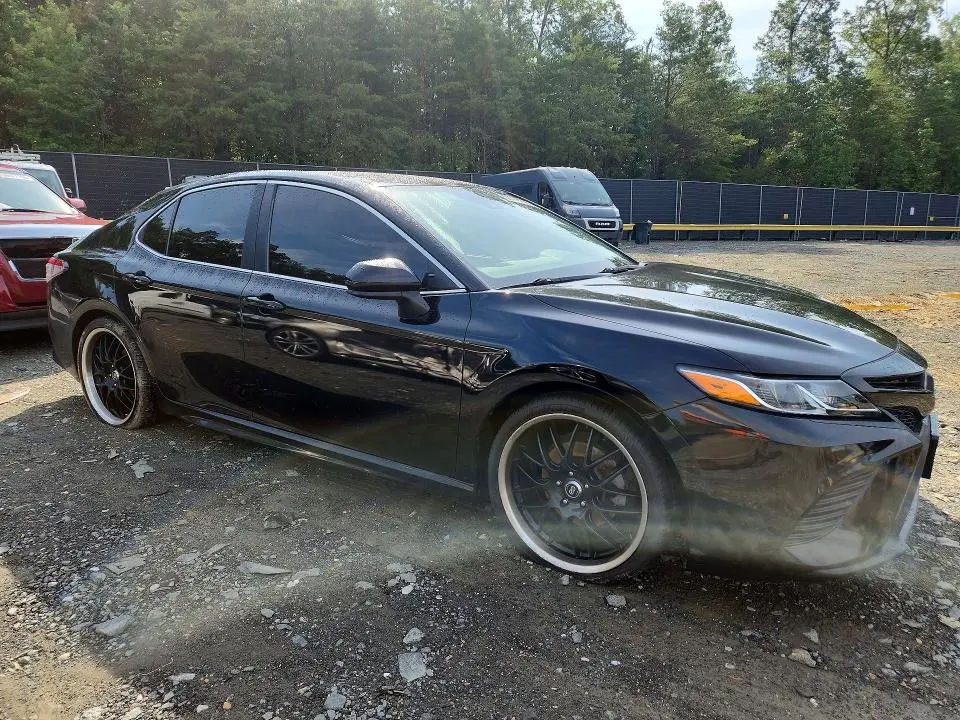 2019 TOYOTA CAMRY SE  