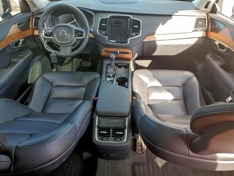 2022 VOLVO XC90 T6 MOMENTUM  