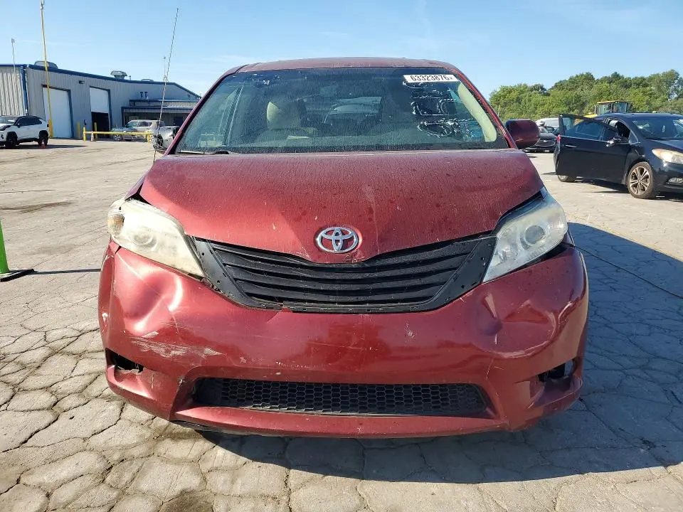 2013 TOYOTA SIENNA LE  