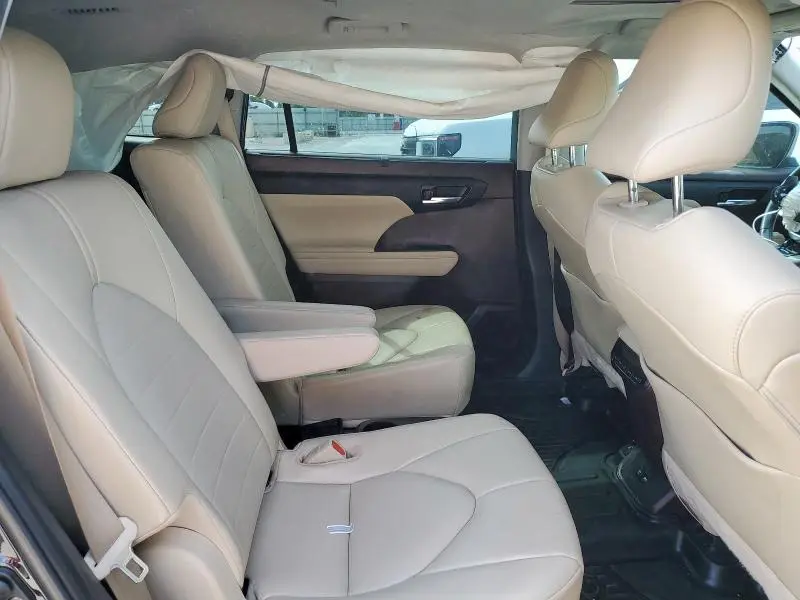2021 TOYOTA HIGHLANDER HYBRID XLE  
