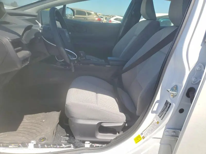 2024 TOYOTA PRIUS LE  