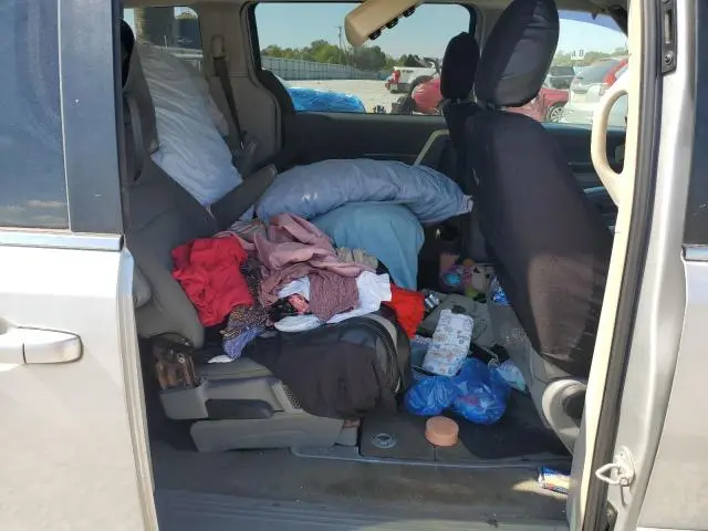 2010 CHRYSLER TOWN & COUNTRY LX  