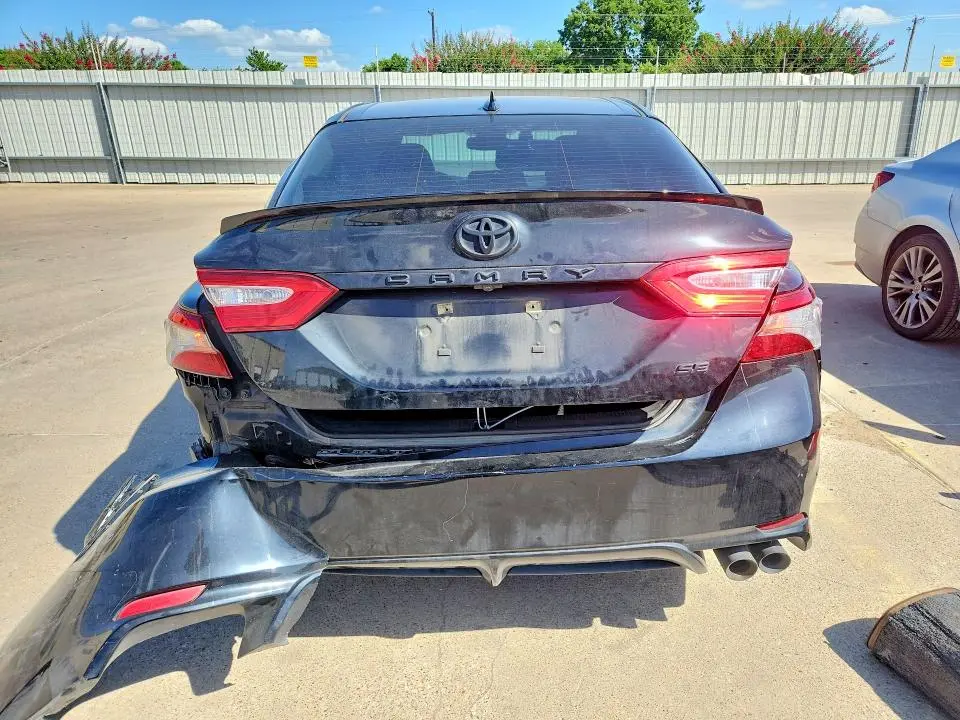 2019 TOYOTA CAMRY SE  