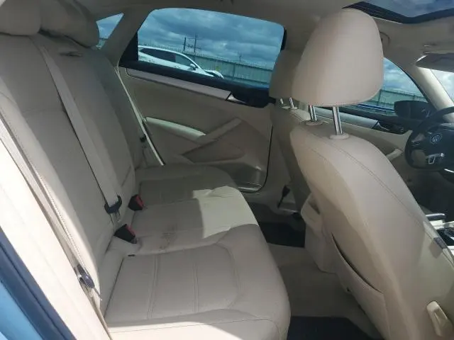 2012 VOLKSWAGEN PASSAT SE  