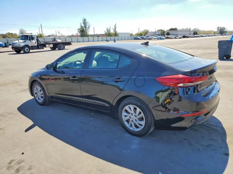 2018 HYUNDAI ELANTRA SE  