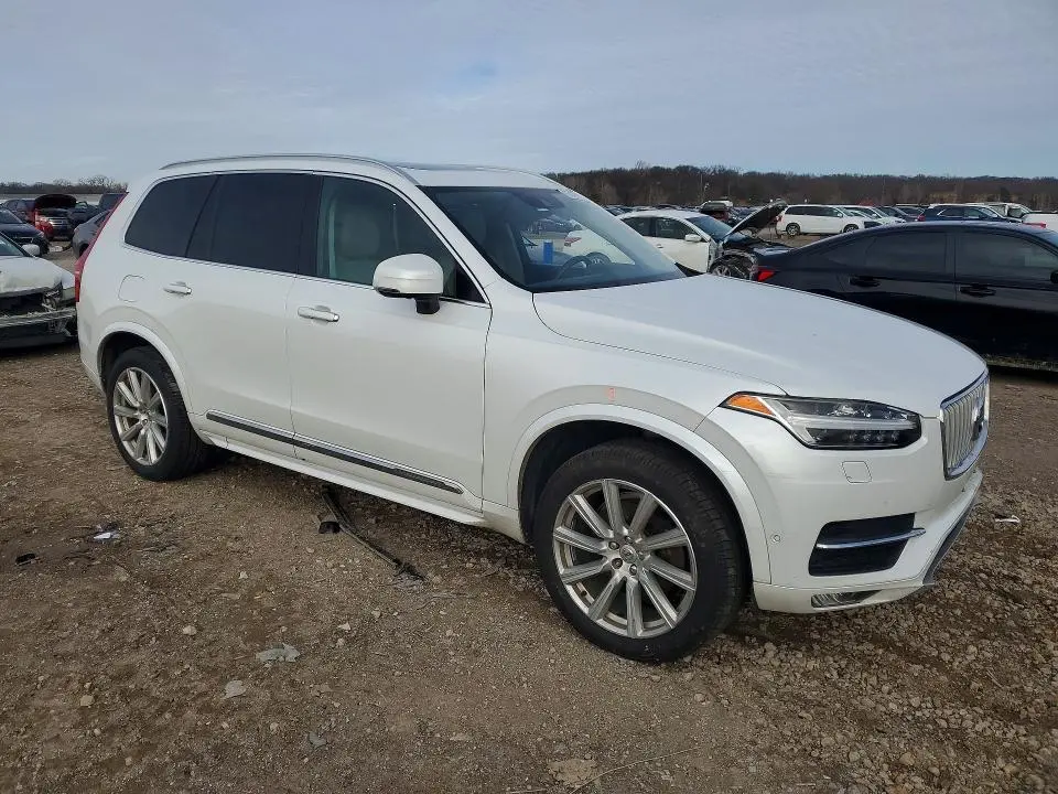 2017 VOLVO XC90 T6  