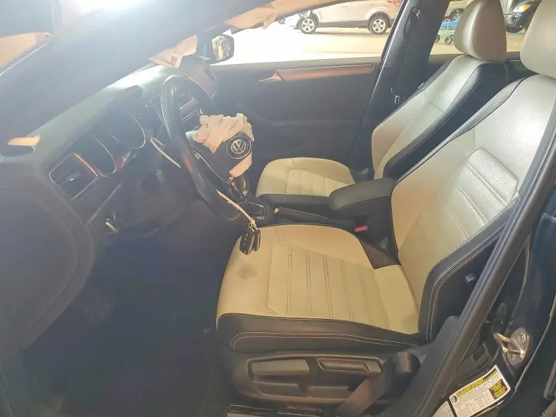 2016 VOLKSWAGEN JETTA SPORT  