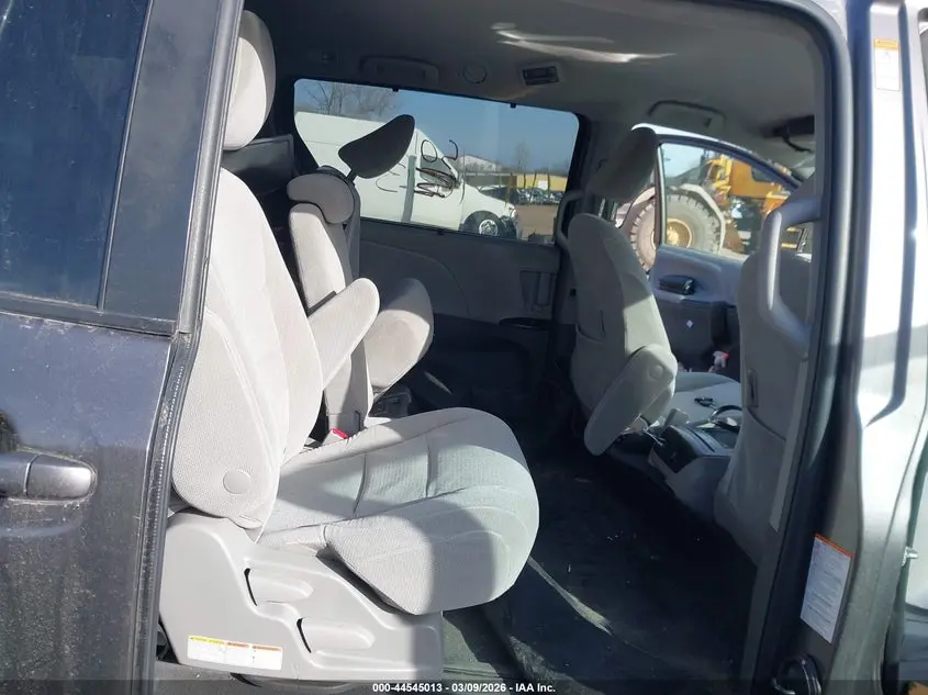 2019 TOYOTA SIENNA LE 8 PASSENGER