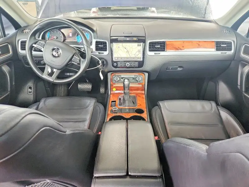 2011 VOLKSWAGEN TOUAREG V6  