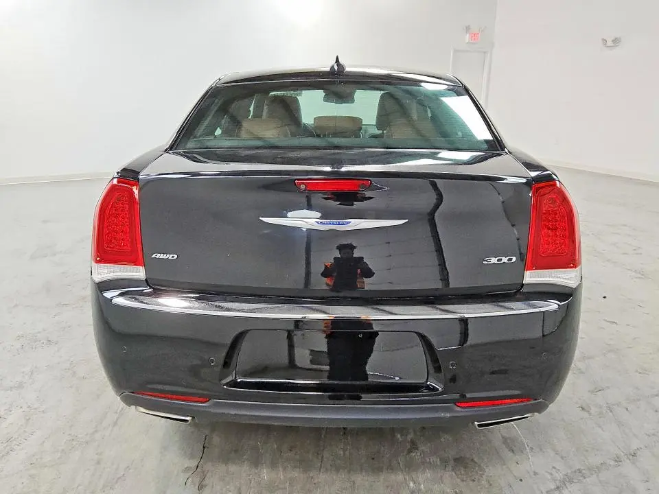 2019 CHRYSLER 300 LIMITED  