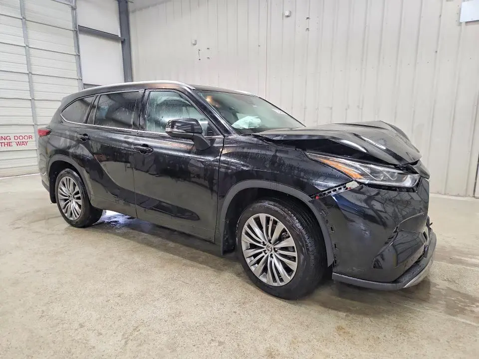 2022 TOYOTA HIGHLANDER PLATINUM  