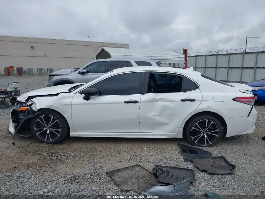 2019 TOYOTA CAMRY SE