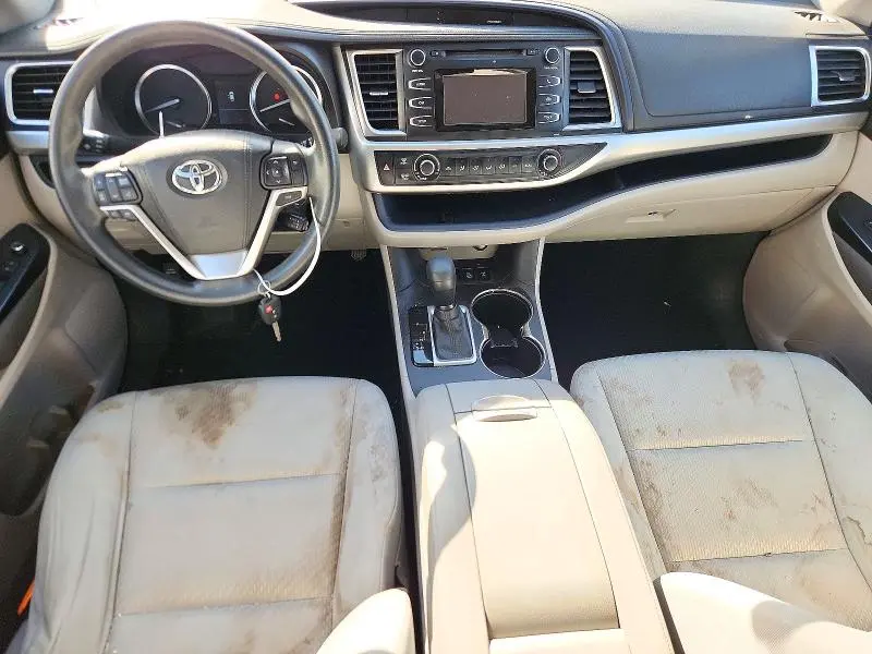 2016 TOYOTA HIGHLANDER LE  