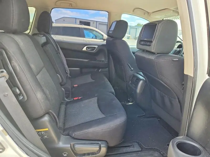 2017 NISSAN PATHFINDER SV  