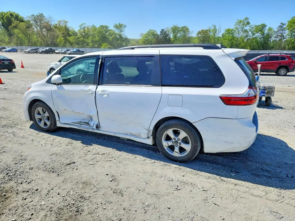 2019 TOYOTA SIENNA LE  