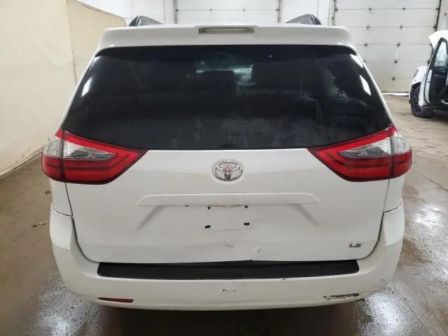 2020 TOYOTA SIENNA LE  
