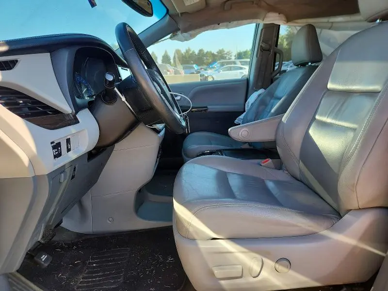 2017 TOYOTA SIENNA XLE 8-PASSENGER  