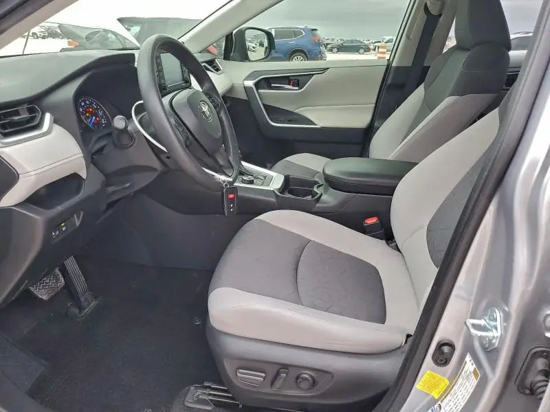 2021 TOYOTA RAV4 XLE  