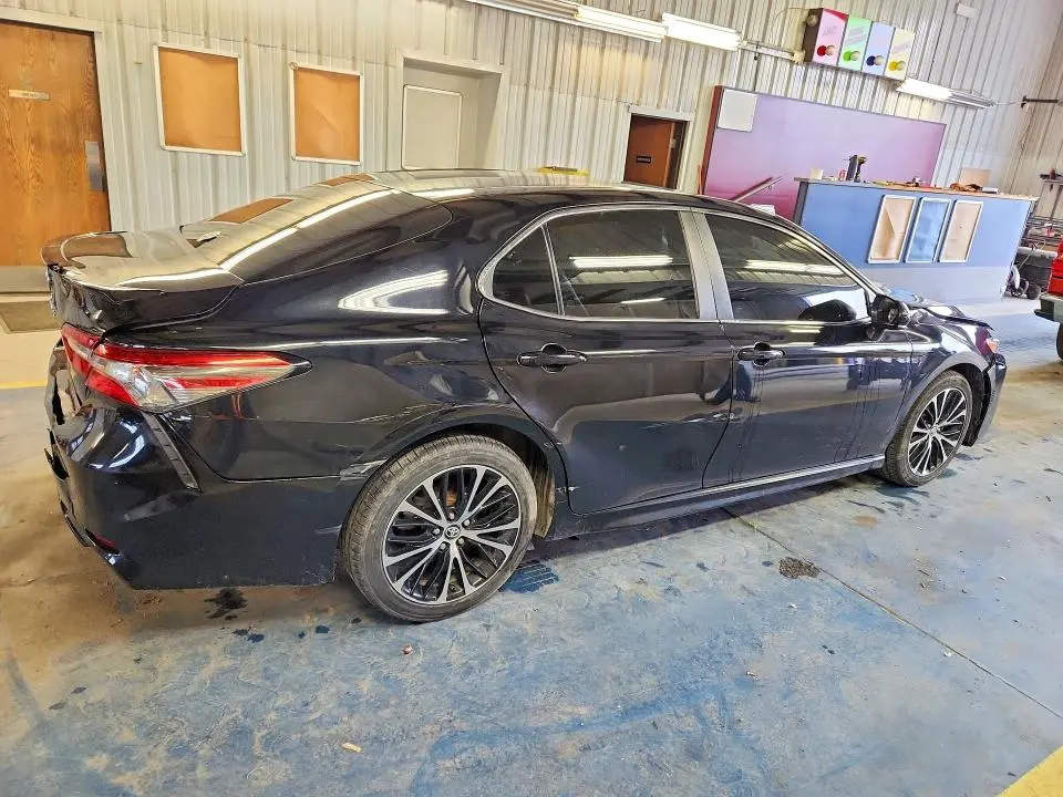 2018 TOYOTA CAMRY SE  