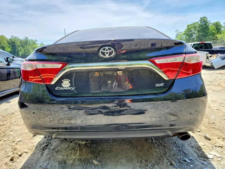 2015 TOYOTA CAMRY SE  