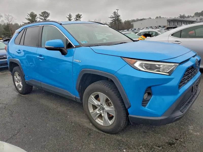2019 TOYOTA RAV4 XLE  