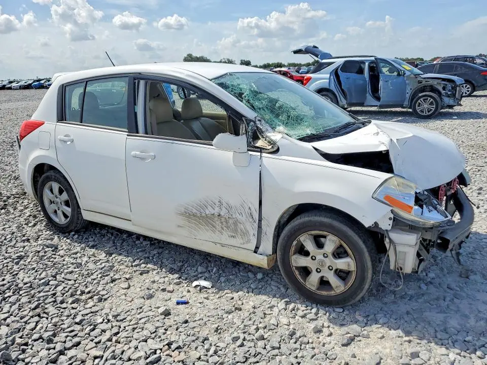 2011 NISSAN VERSA 1.8 S  