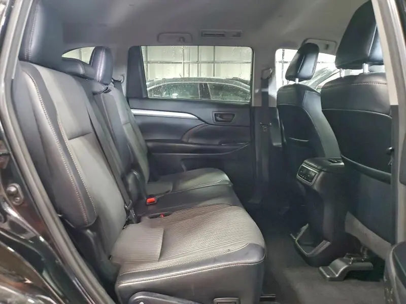 2018 TOYOTA HIGHLANDER LE  