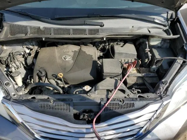 2017 TOYOTA SIENNA XLE  