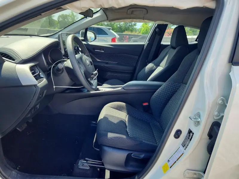 2021 TOYOTA C-HR LE  