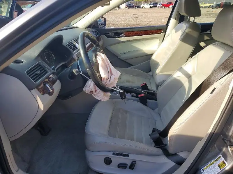 2013 VOLKSWAGEN PASSAT SEL  