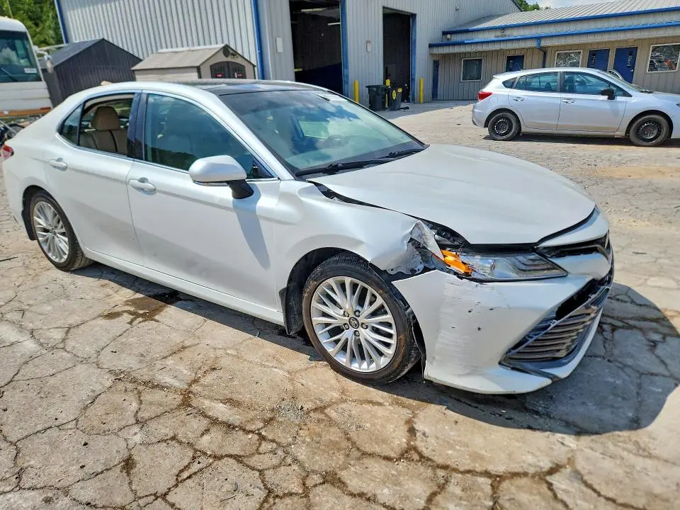 2019 TOYOTA CAMRY XLE  