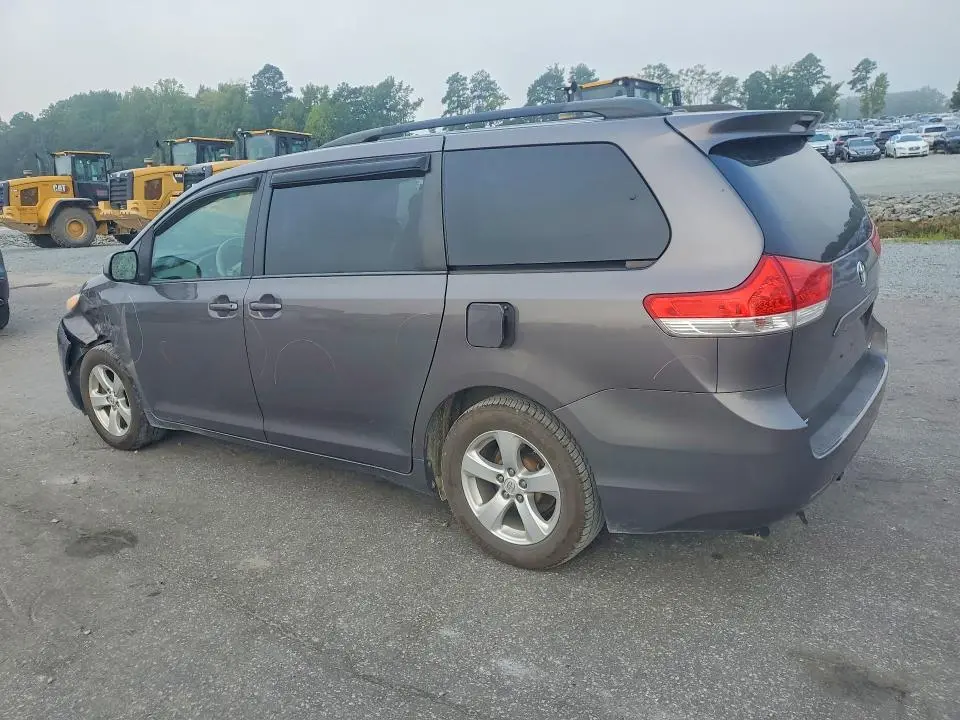 2013 TOYOTA SIENNA LE  