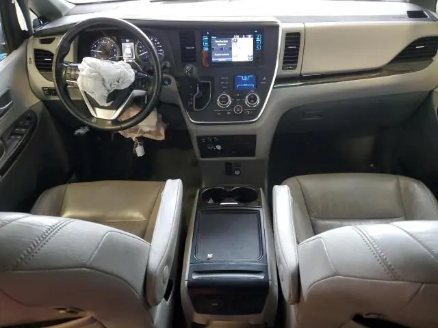 2016 TOYOTA SIENNA XLE  