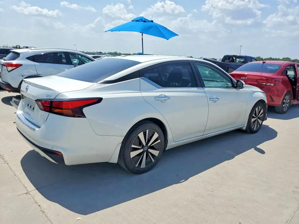 2022 NISSAN ALTIMA SV  
