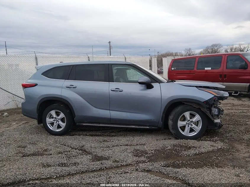 2023 TOYOTA HIGHLANDER HYBRID LE
