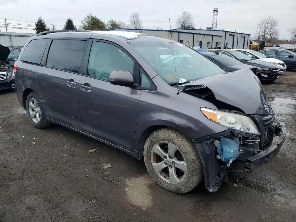 2011 TOYOTA SIENNA LE 8-PASSENGER  