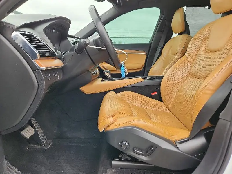 2017 VOLVO XC90 T6  