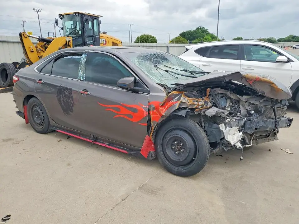 2016 TOYOTA CAMRY SE  